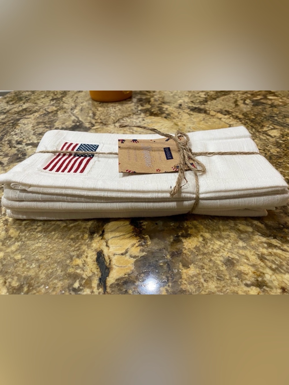 ENVOGUE Cloth Napkin set with Embroidered Flag - Brand new! - Picture 5 of 7